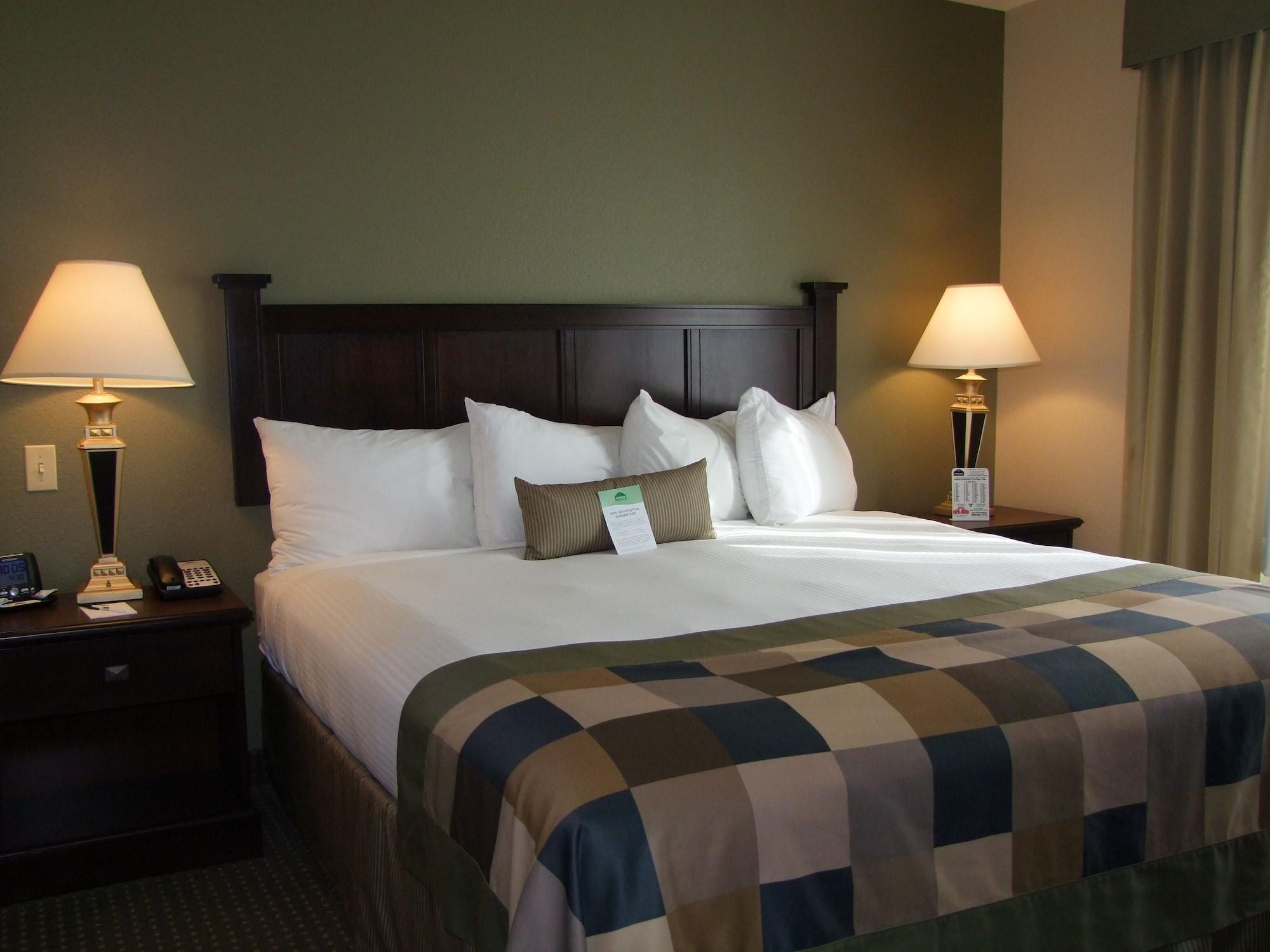 Wingate By Wyndham Peoria - Complimentary Area Shuttle Hotel Exterior photo