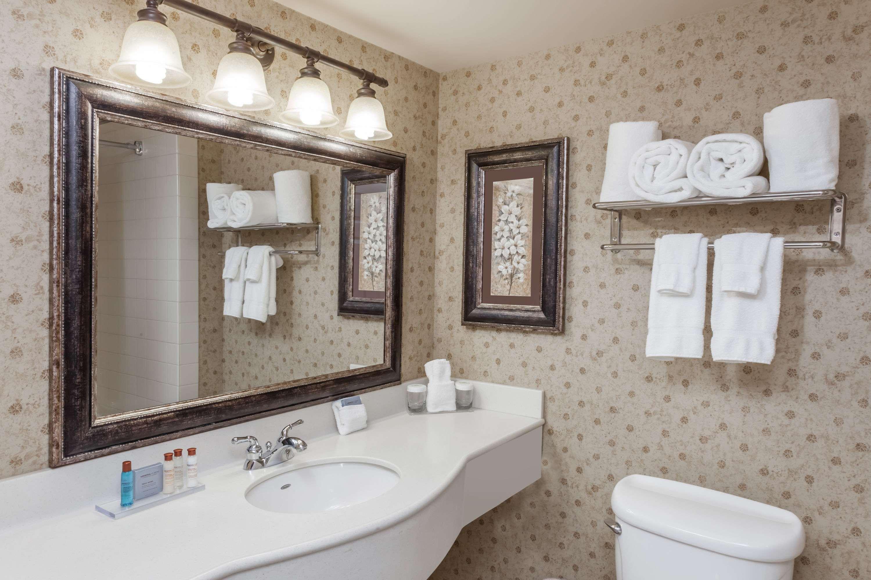 Wingate By Wyndham Peoria - Complimentary Area Shuttle Hotel Exterior photo
