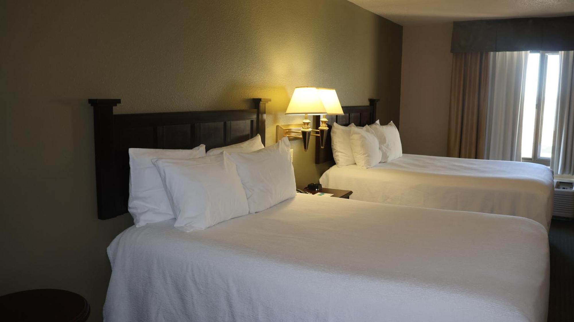 Wingate By Wyndham Peoria - Complimentary Area Shuttle Hotel Exterior photo