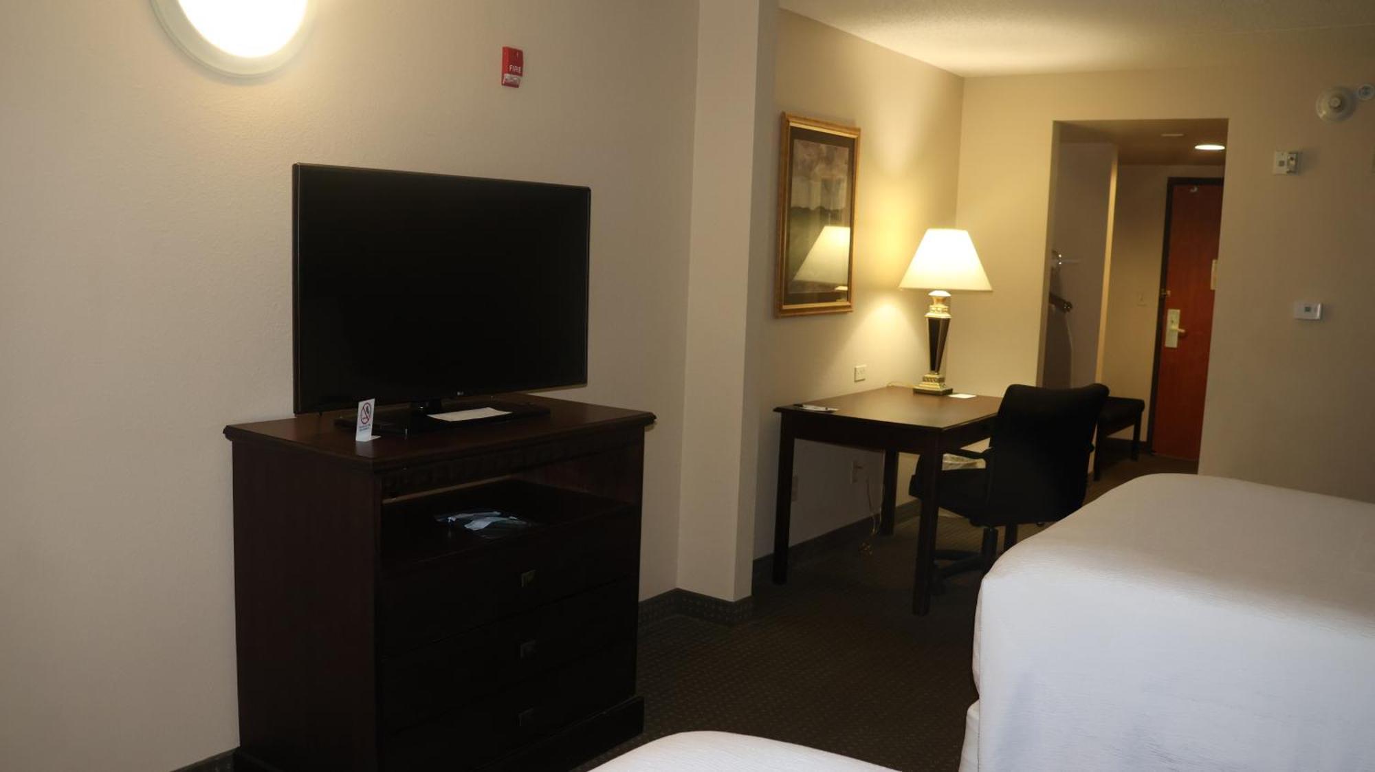 Wingate By Wyndham Peoria - Complimentary Area Shuttle Hotel Exterior photo