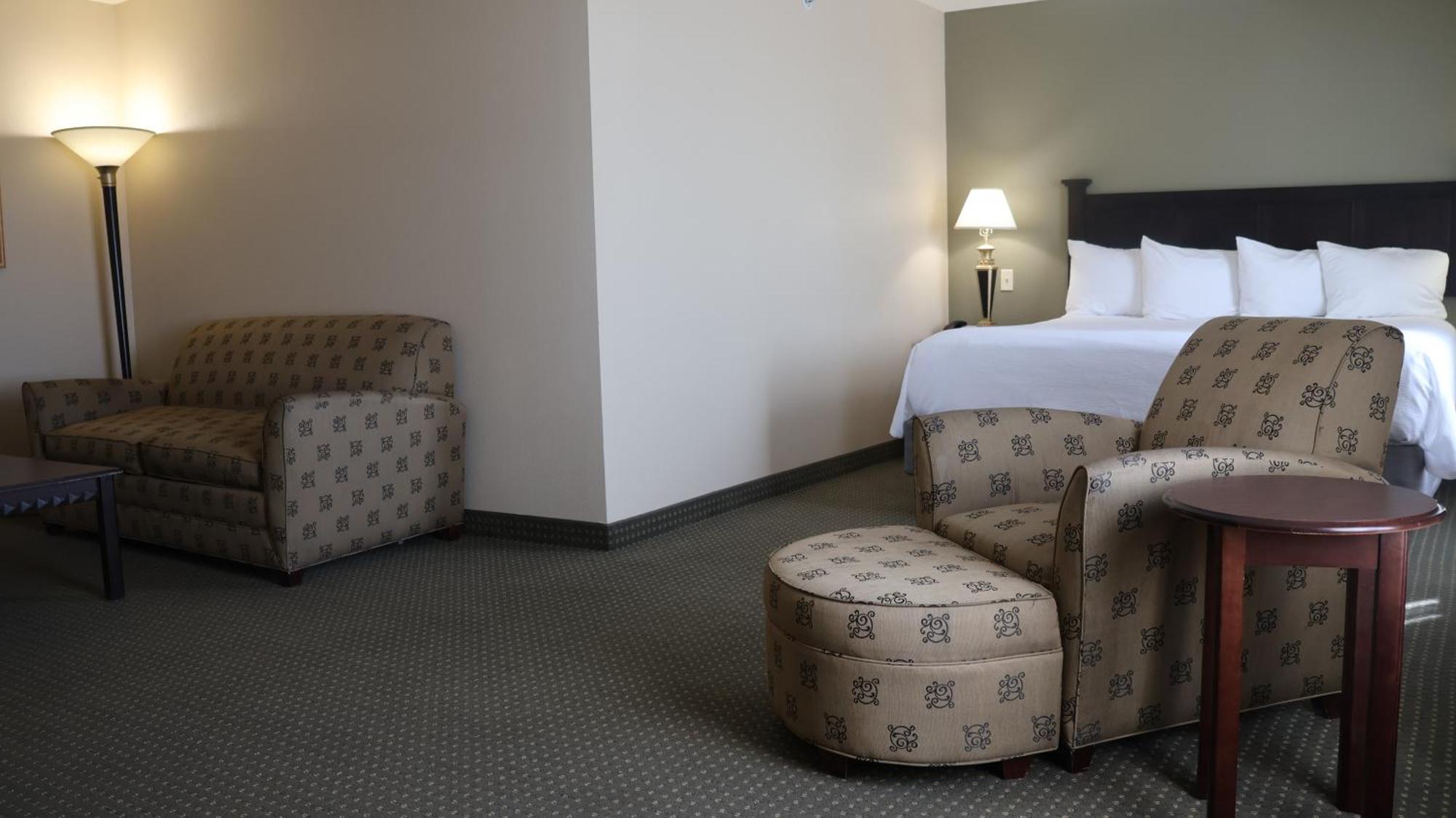 Wingate By Wyndham Peoria - Complimentary Area Shuttle Hotel Exterior photo