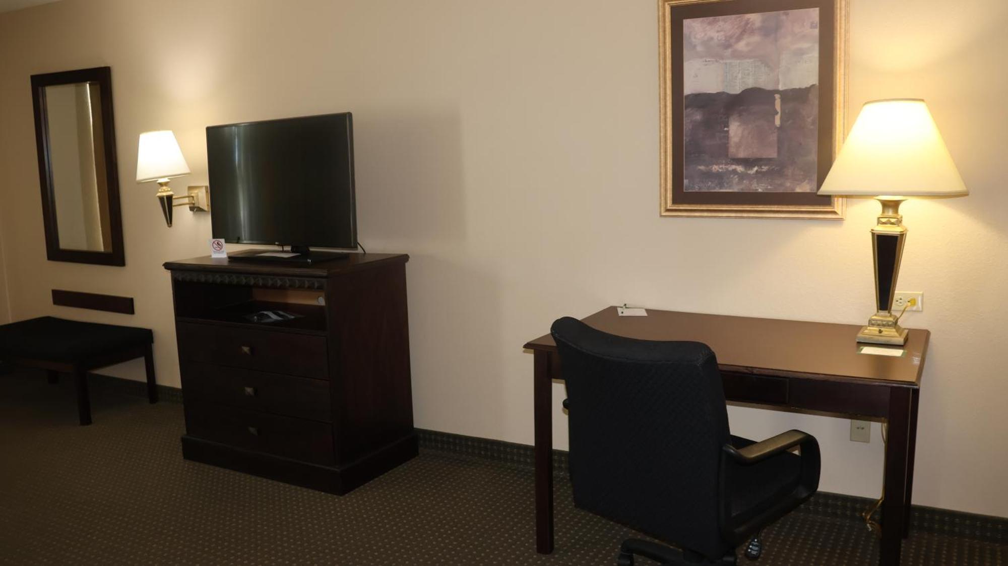 Wingate By Wyndham Peoria - Complimentary Area Shuttle Hotel Exterior photo