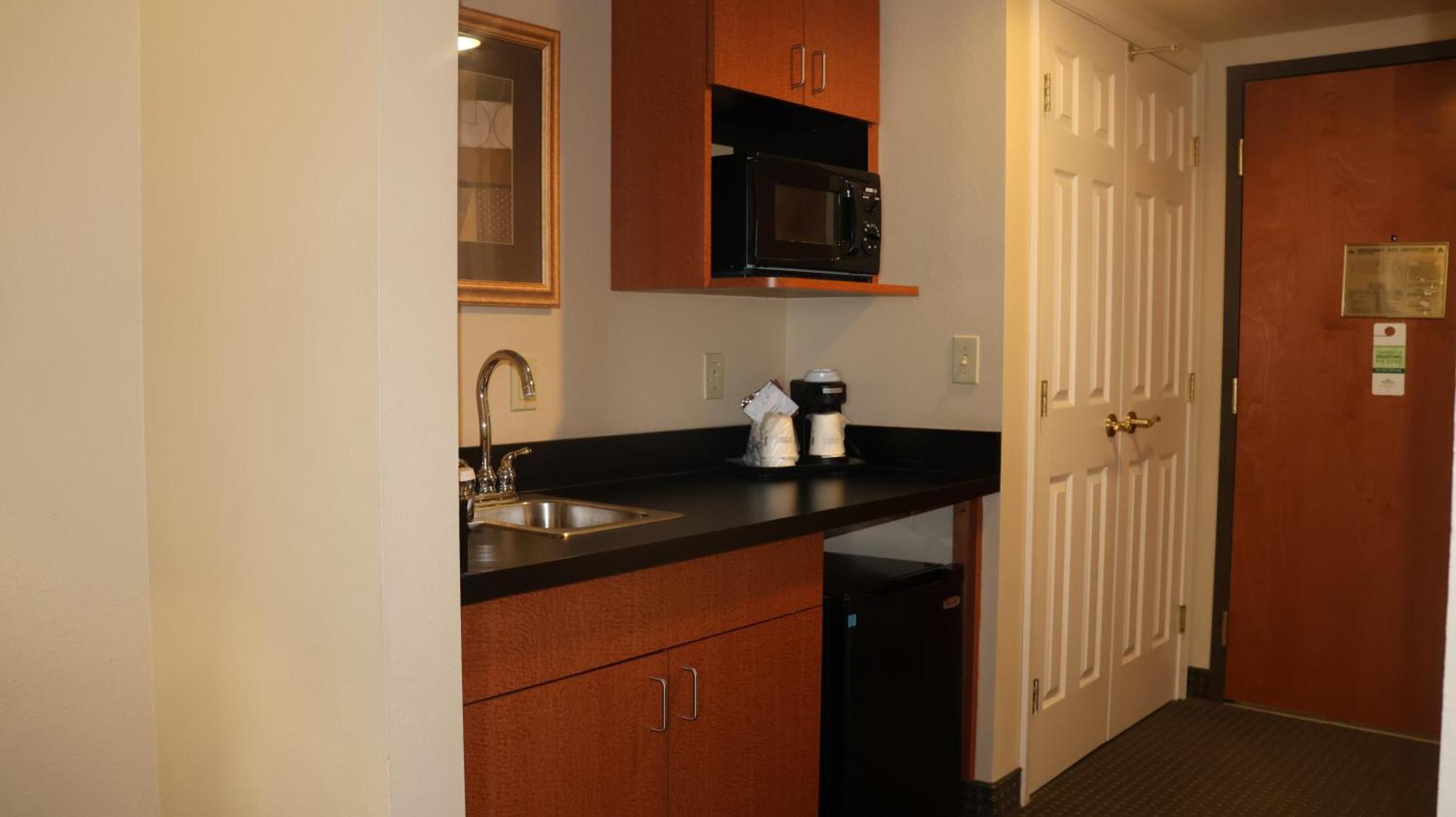 Wingate By Wyndham Peoria - Complimentary Area Shuttle Hotel Exterior photo