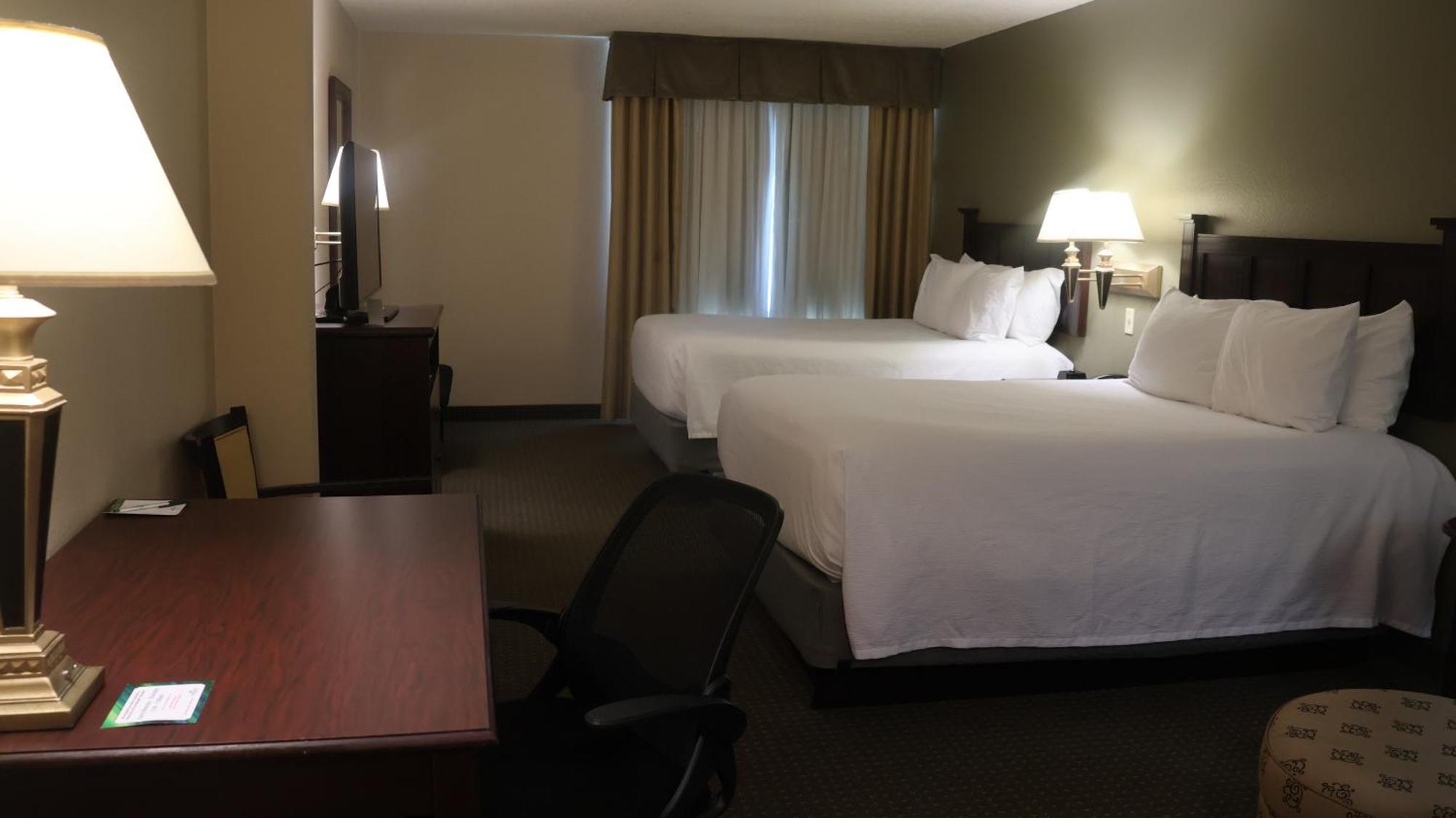 Wingate By Wyndham Peoria - Complimentary Area Shuttle Hotel Exterior photo
