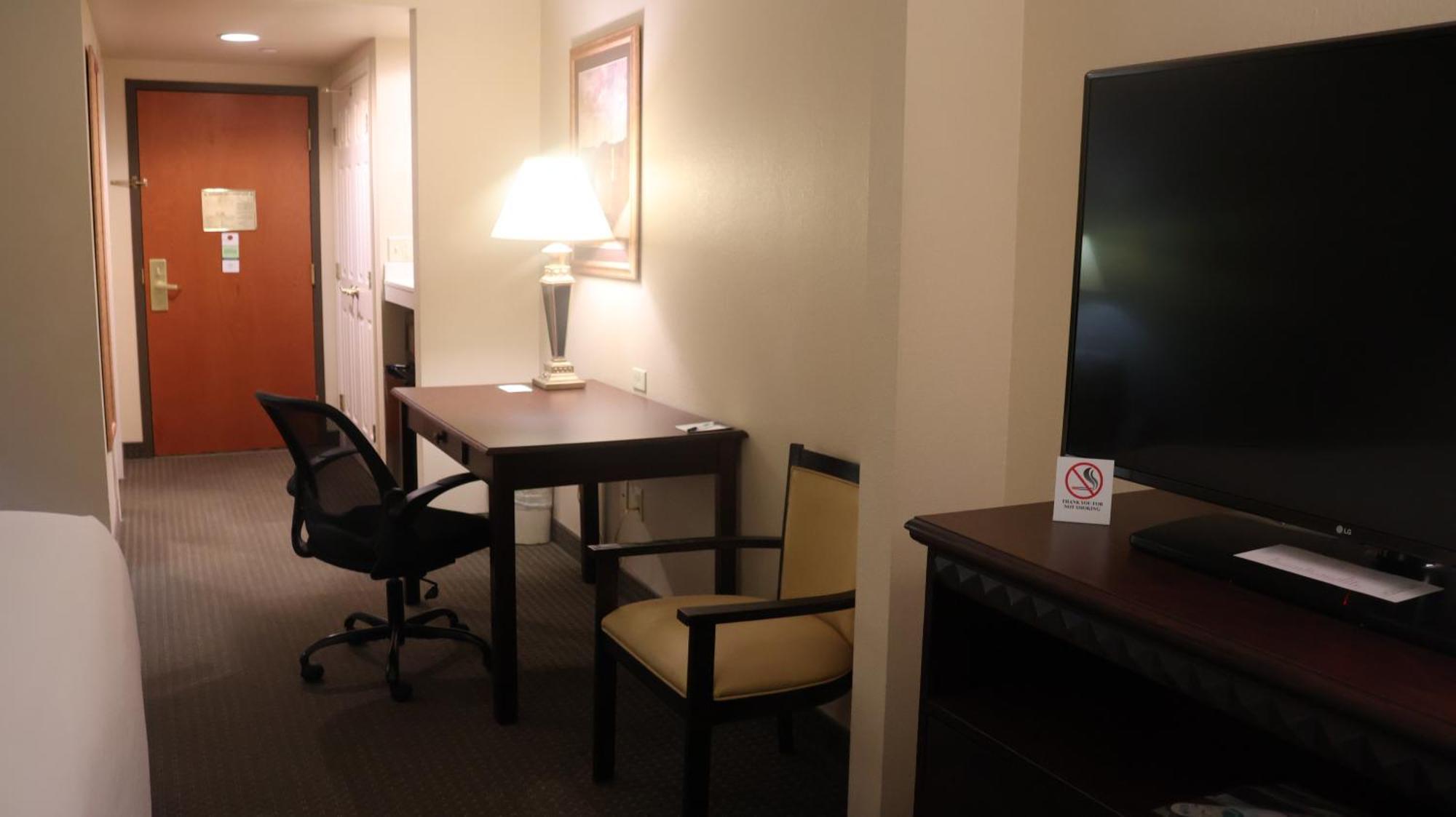 Wingate By Wyndham Peoria - Complimentary Area Shuttle Hotel Exterior photo