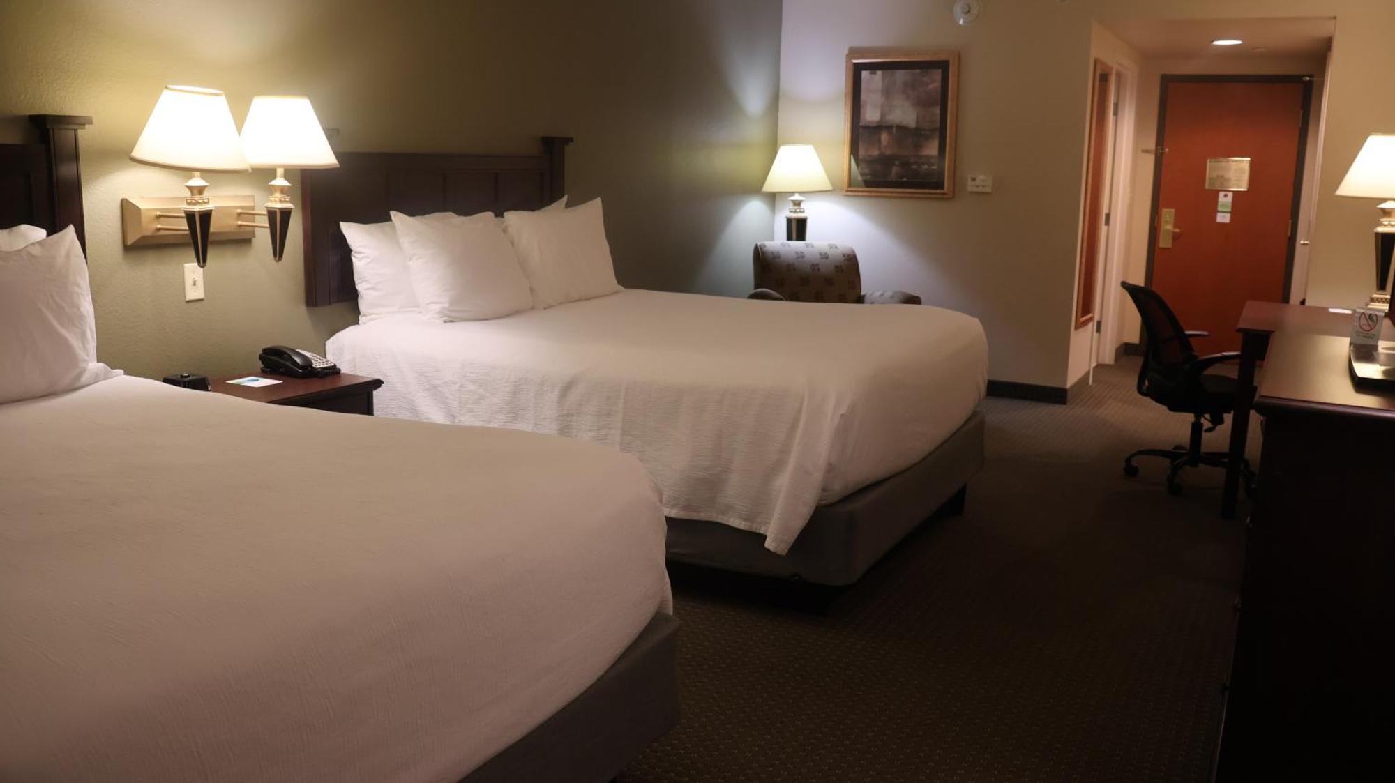 Wingate By Wyndham Peoria - Complimentary Area Shuttle Hotel Exterior photo
