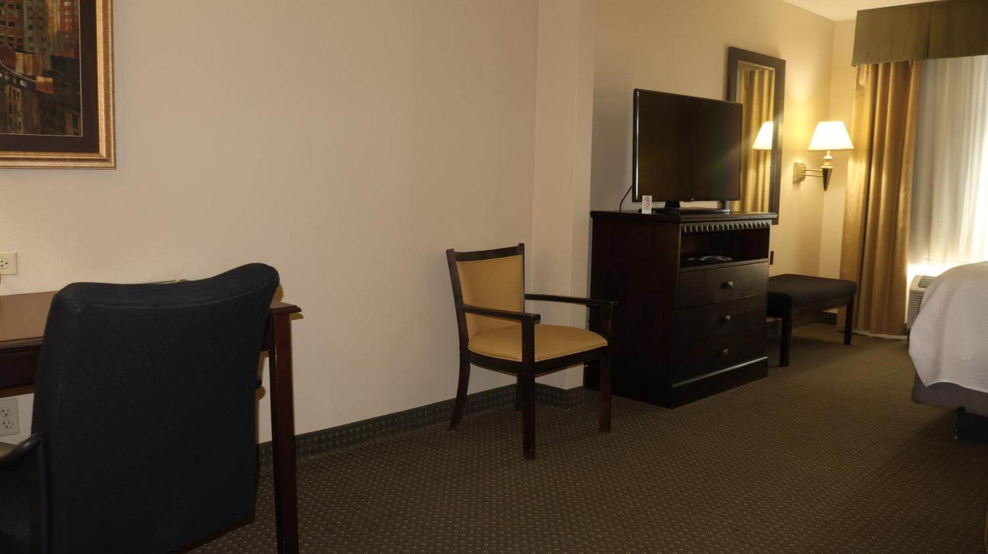 Wingate By Wyndham Peoria - Complimentary Area Shuttle Hotel Exterior photo