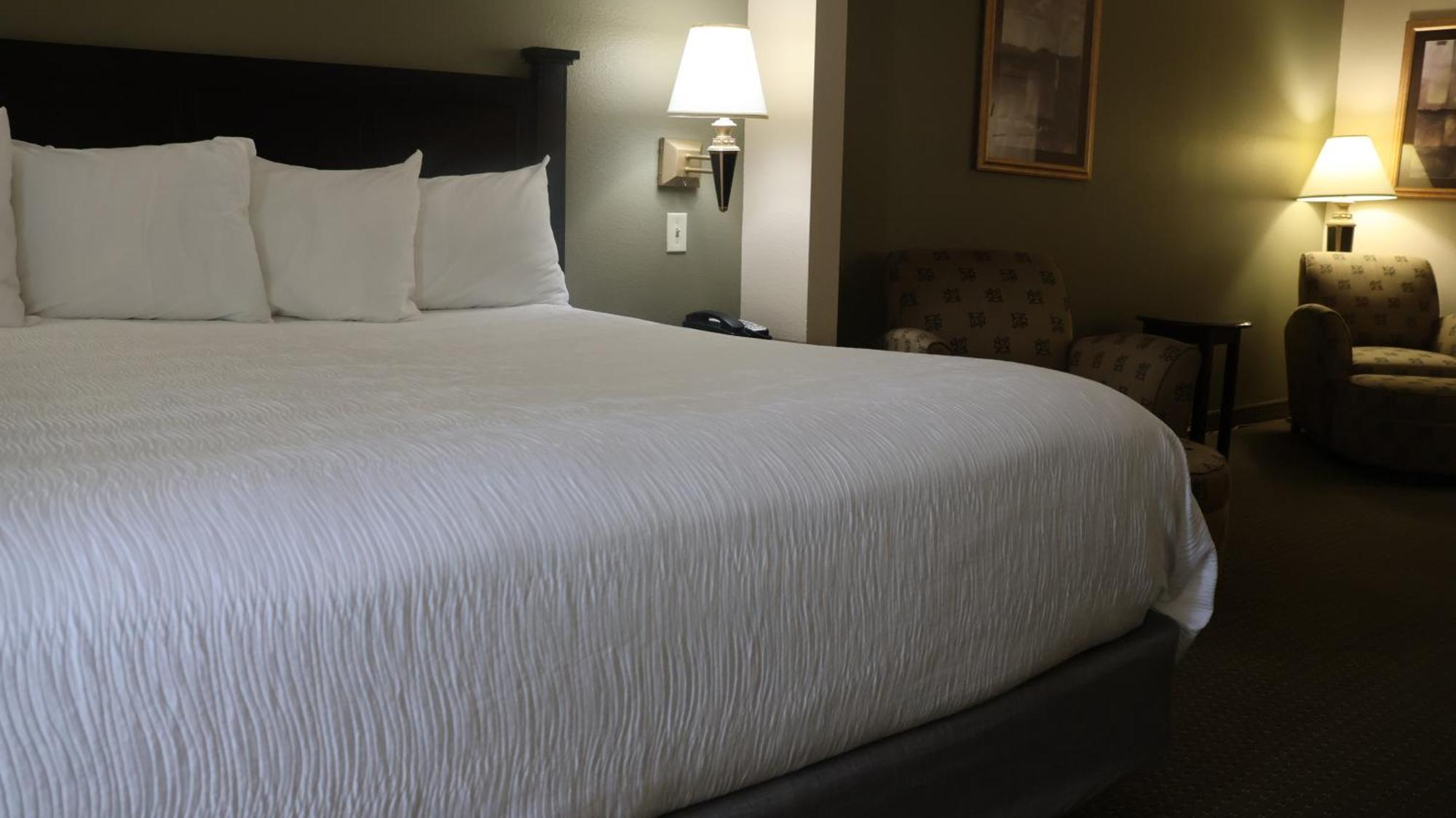 Wingate By Wyndham Peoria - Complimentary Area Shuttle Hotel Exterior photo