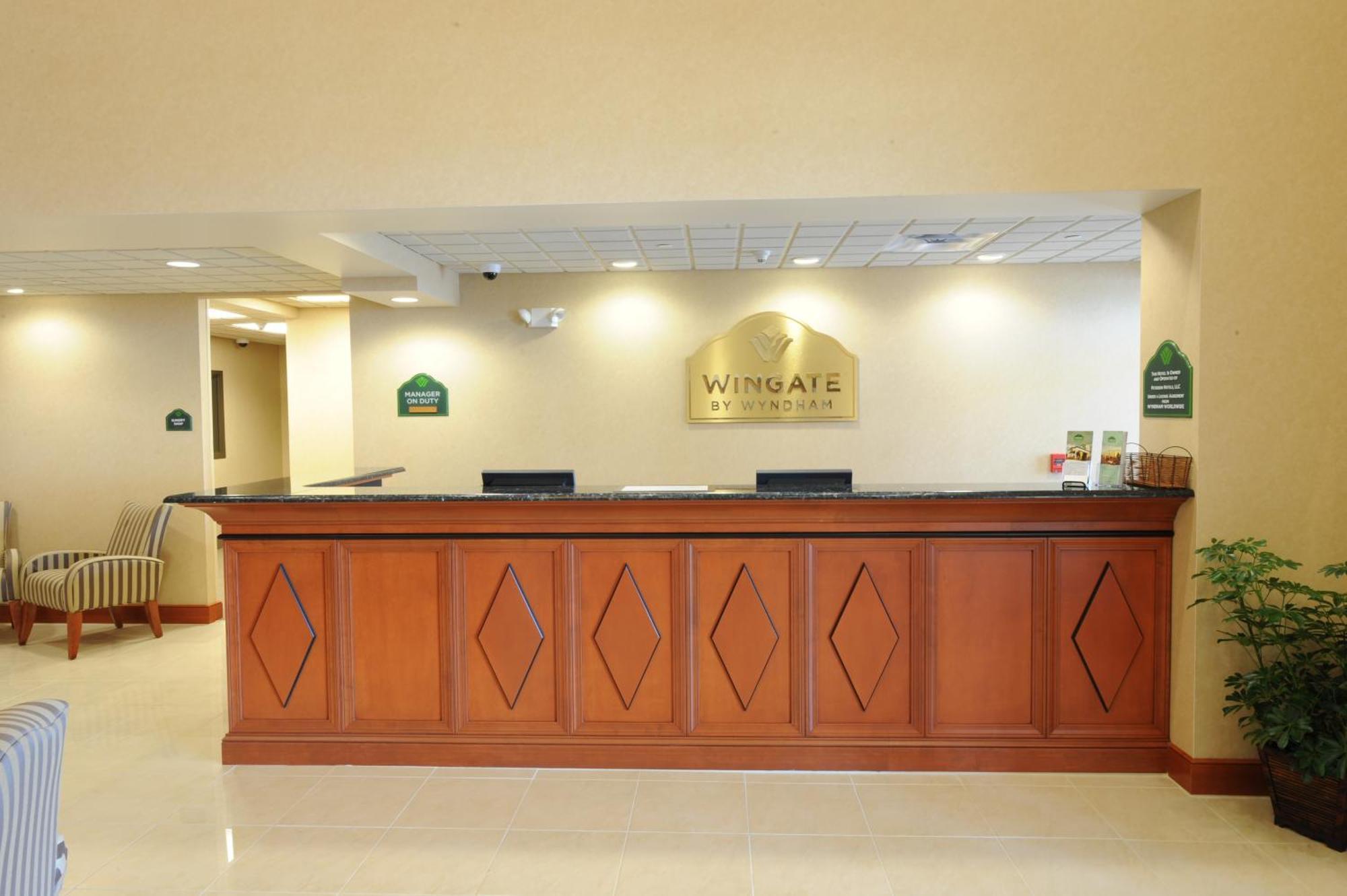 Wingate By Wyndham Peoria - Complimentary Area Shuttle Hotel Exterior photo