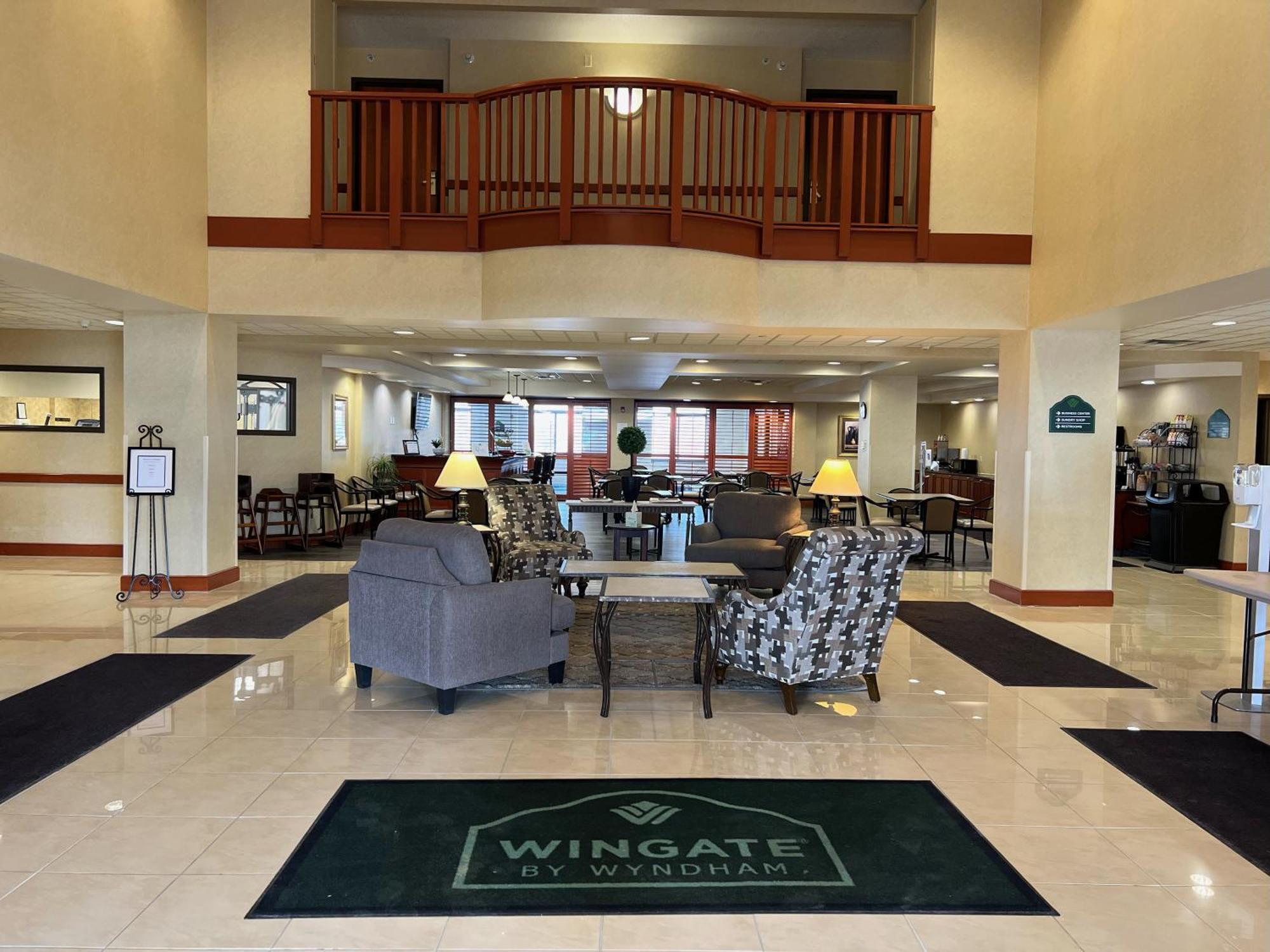 Wingate By Wyndham Peoria - Complimentary Area Shuttle Hotel Exterior photo